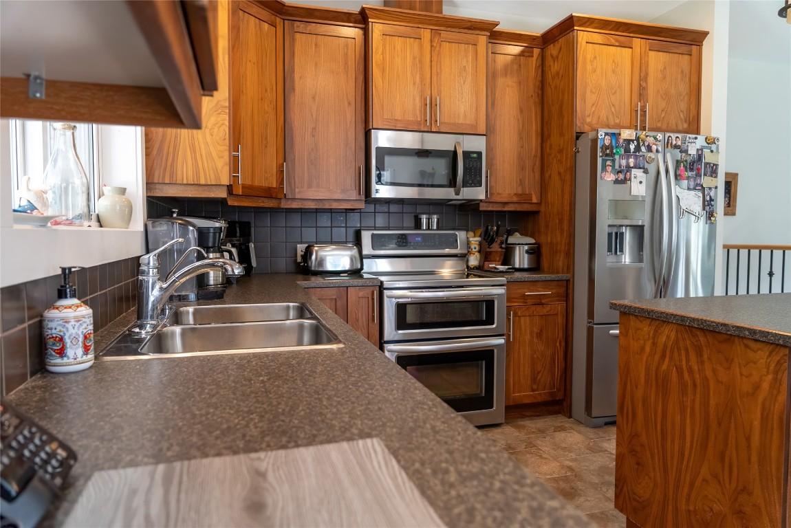 









7956


Foothills

Drive,
Mayook,




BC
V1C 7B2

