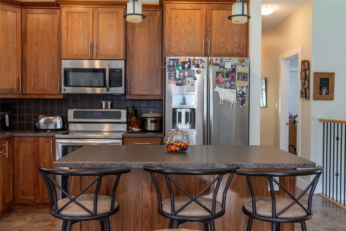 









7956


Foothills

Drive,
Mayook,




BC
V1C 7B2


