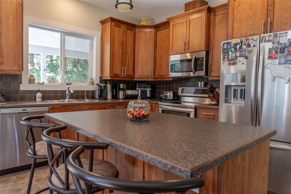 









7956


Foothills

Drive,
Mayook,




BC
V1C 7B2

