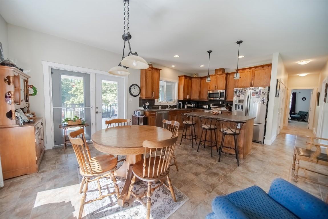 









7956


Foothills

Drive,
Mayook,




BC
V1C 7B2

