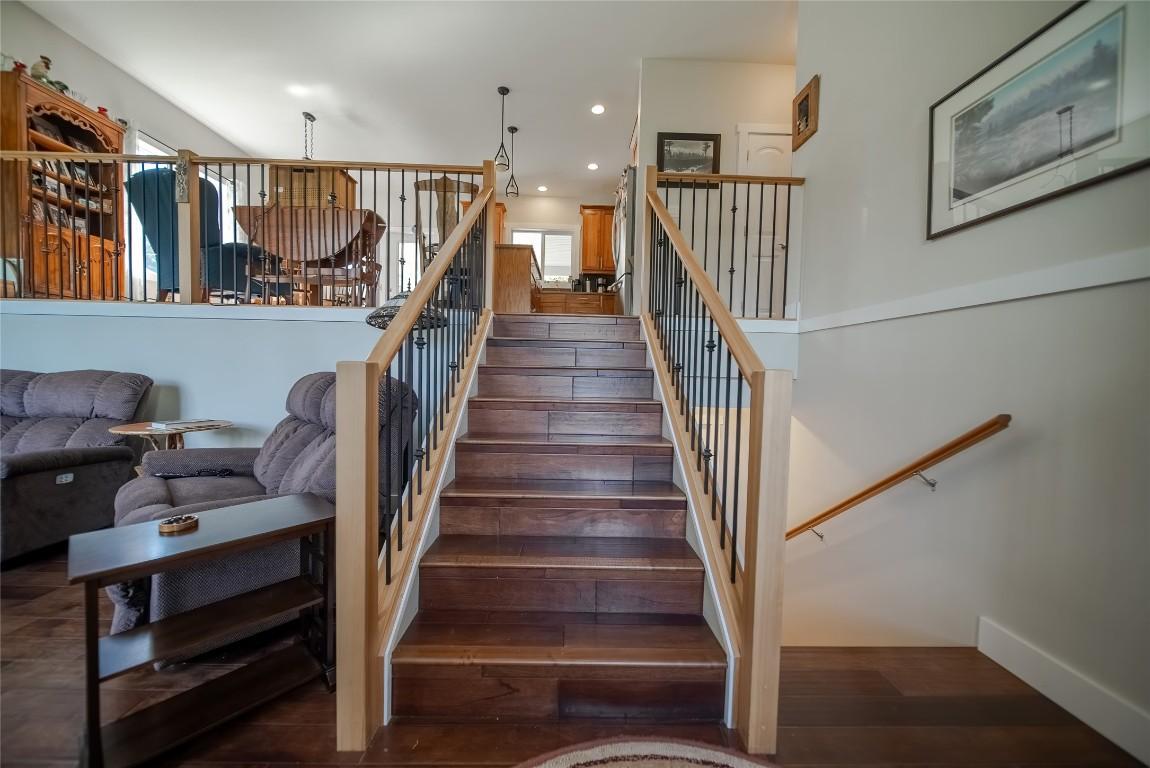 









7956


Foothills

Drive,
Mayook,




BC
V1C 7B2

