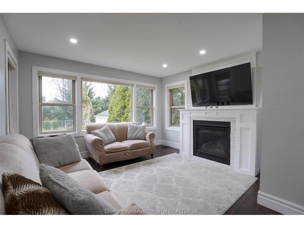









16


Buckingham

Avenue,
Chatham,




ON
N7M 3B4

