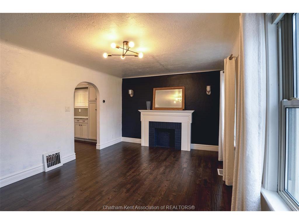 









16


Buckingham

Avenue,
Chatham,




ON
N7M 3B4

