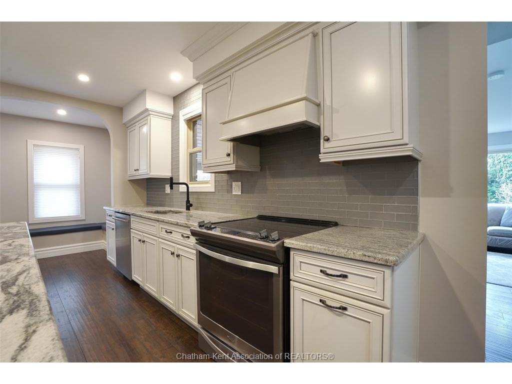 









16


Buckingham

Avenue,
Chatham,




ON
N7M 3B4

