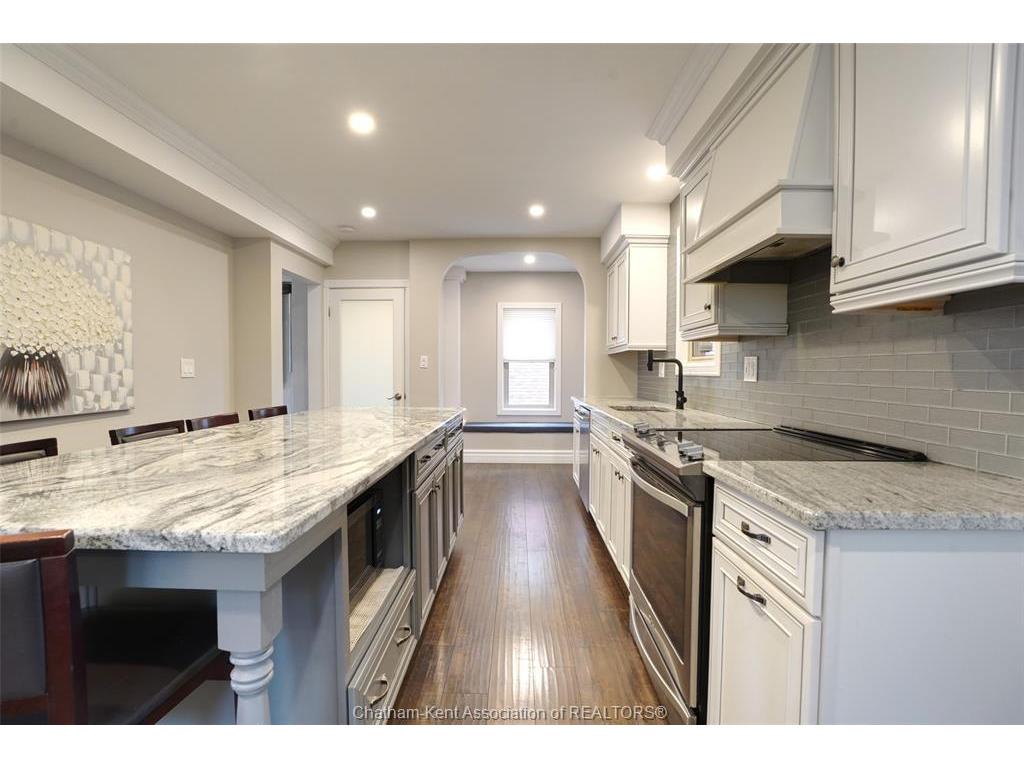 









16


Buckingham

Avenue,
Chatham,




ON
N7M 3B4

