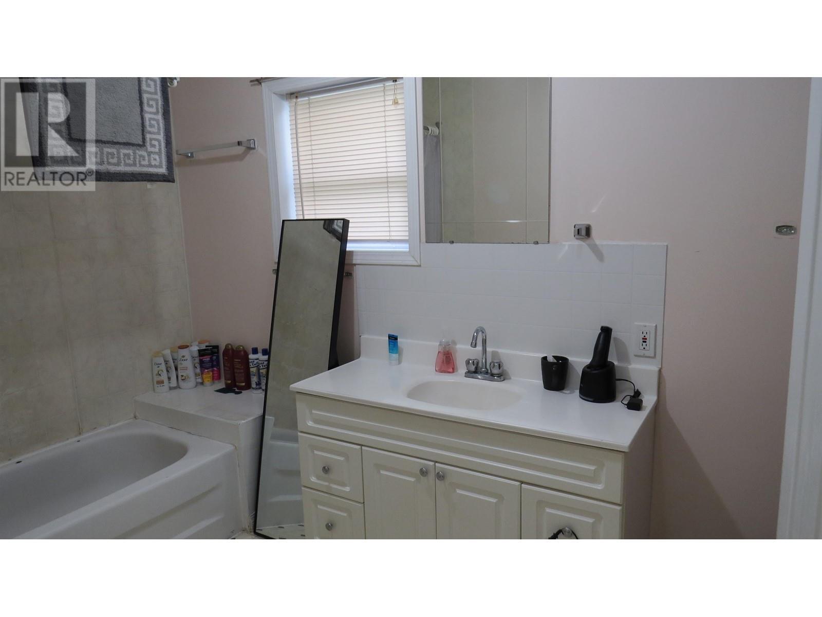 












942 MAPLE DRIVE

,
Quesnel,




British Columbia
V2J5M1

