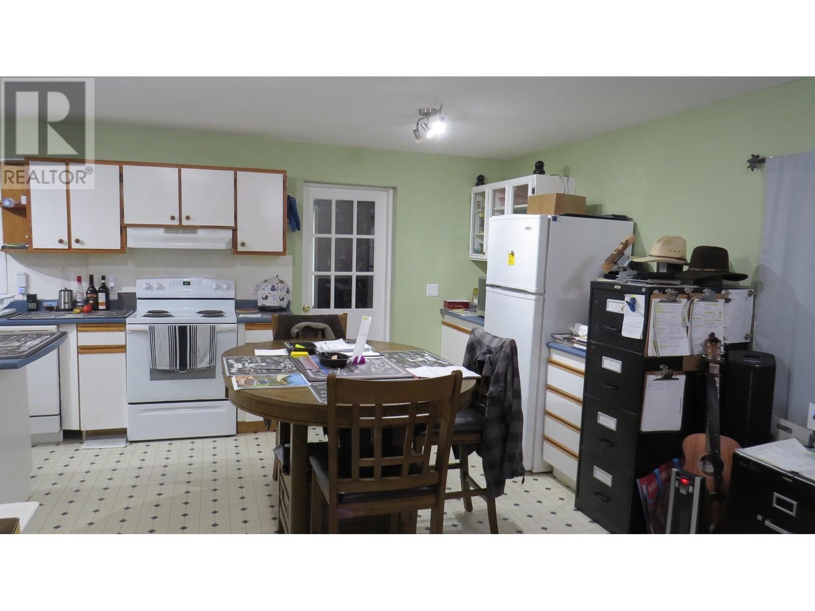 












942 MAPLE DRIVE

,
Quesnel,




British Columbia
V2J5M1

