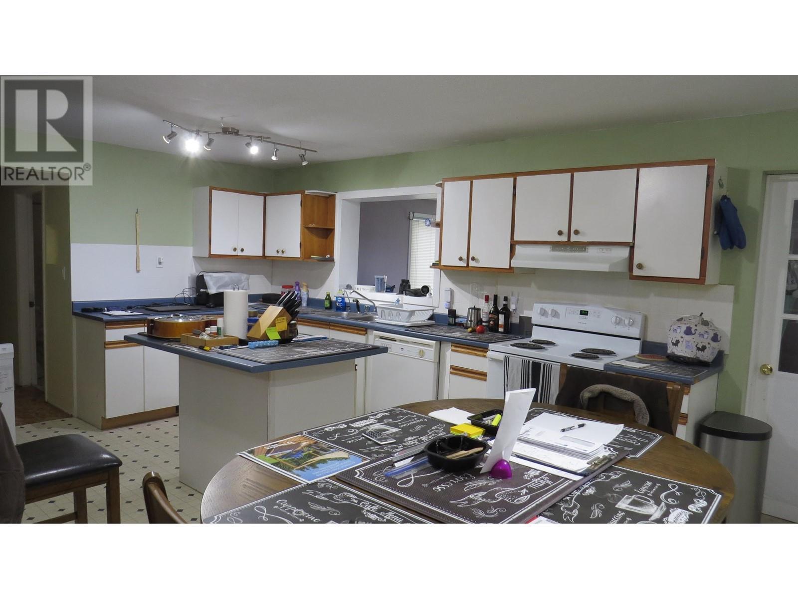 












942 MAPLE DRIVE

,
Quesnel,




British Columbia
V2J5M1

