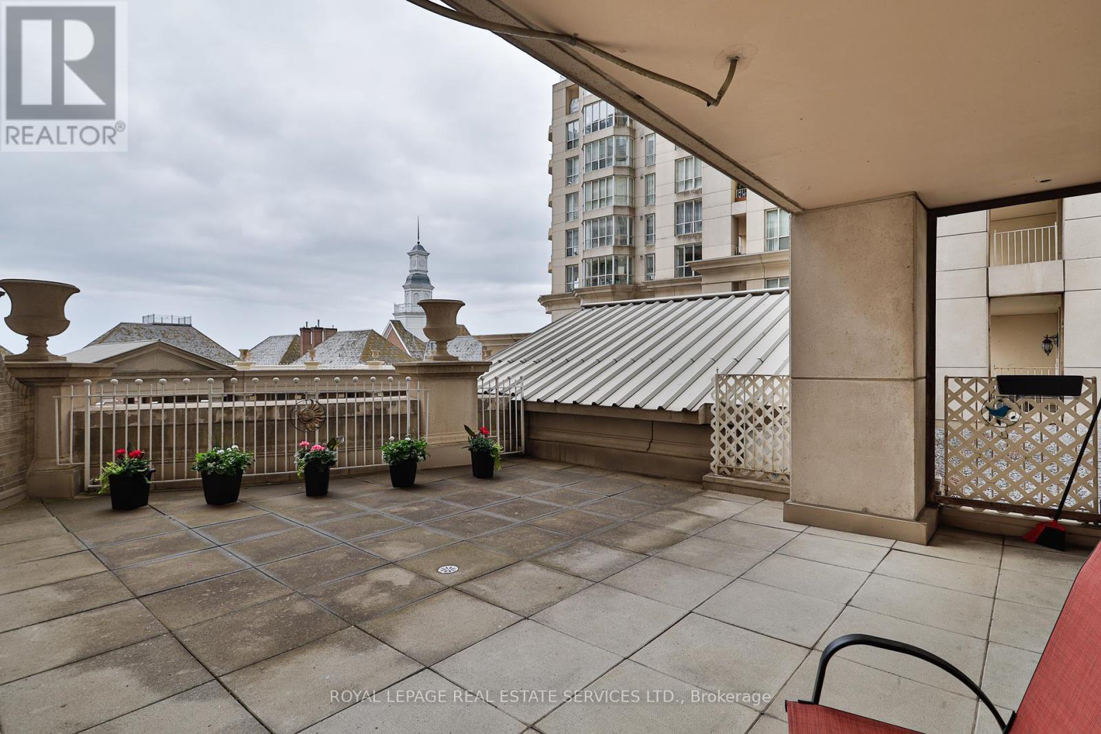 












308 - 2285 LAKE SHORE BOULEVARD W

,
Toronto,




Ontario
M8V3X9

