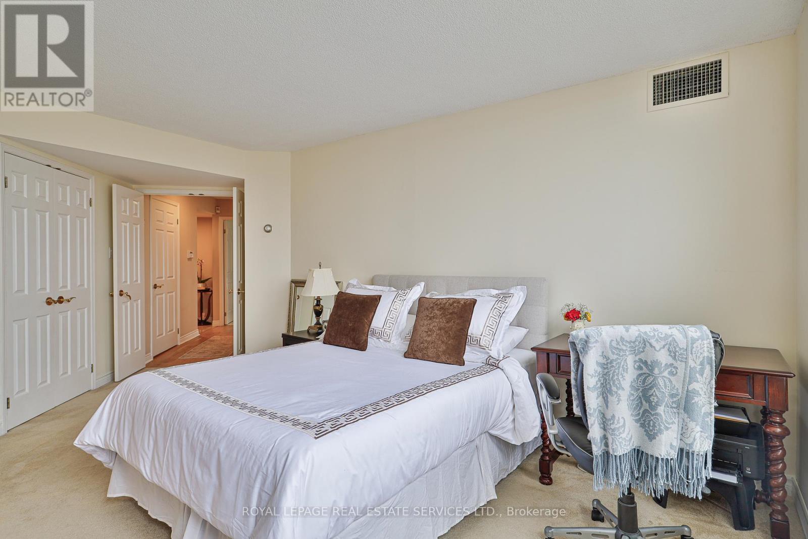 












308 - 2285 LAKE SHORE BOULEVARD W

,
Toronto,




Ontario
M8V3X9

