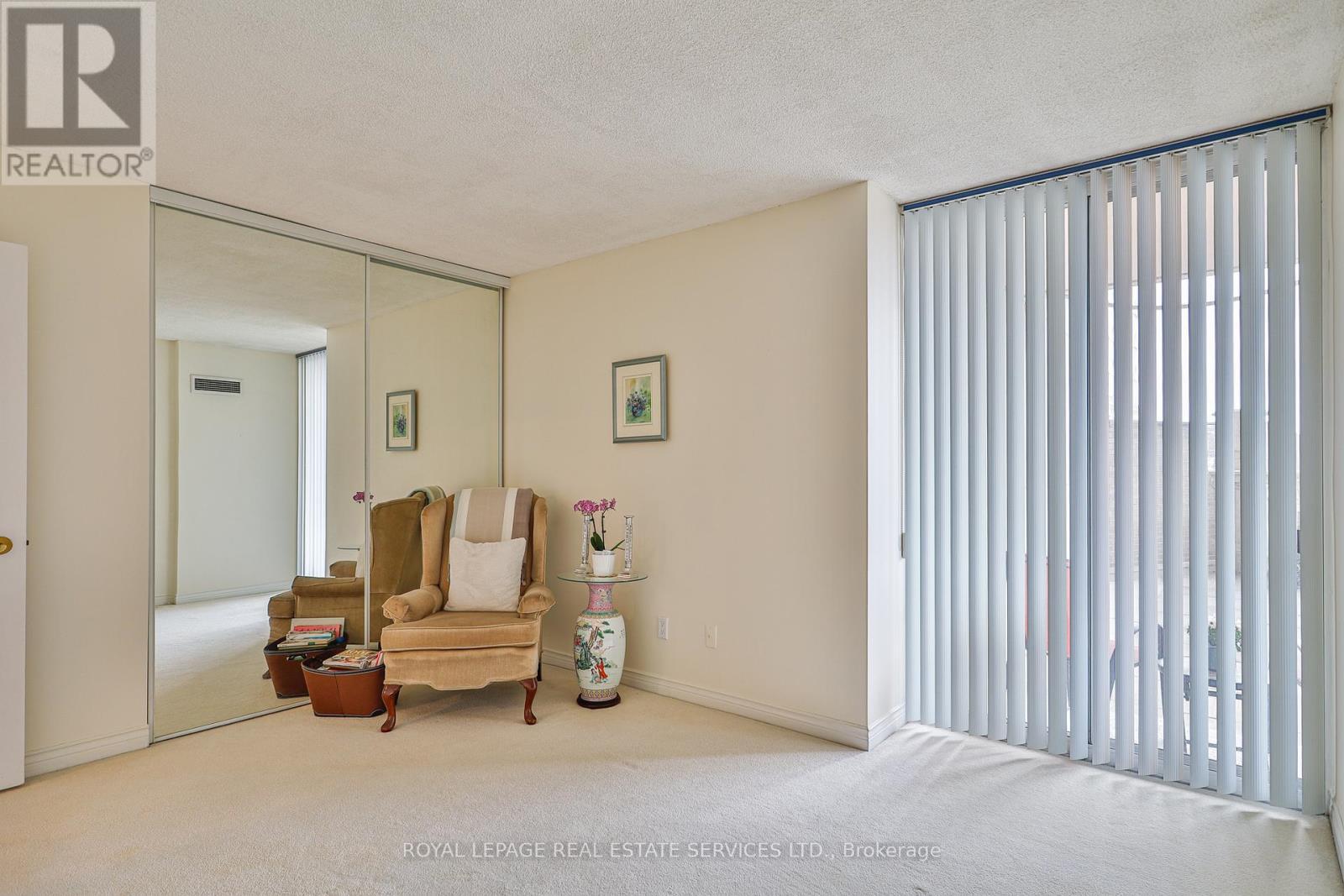 












308 - 2285 LAKE SHORE BOULEVARD W

,
Toronto,




Ontario
M8V3X9

