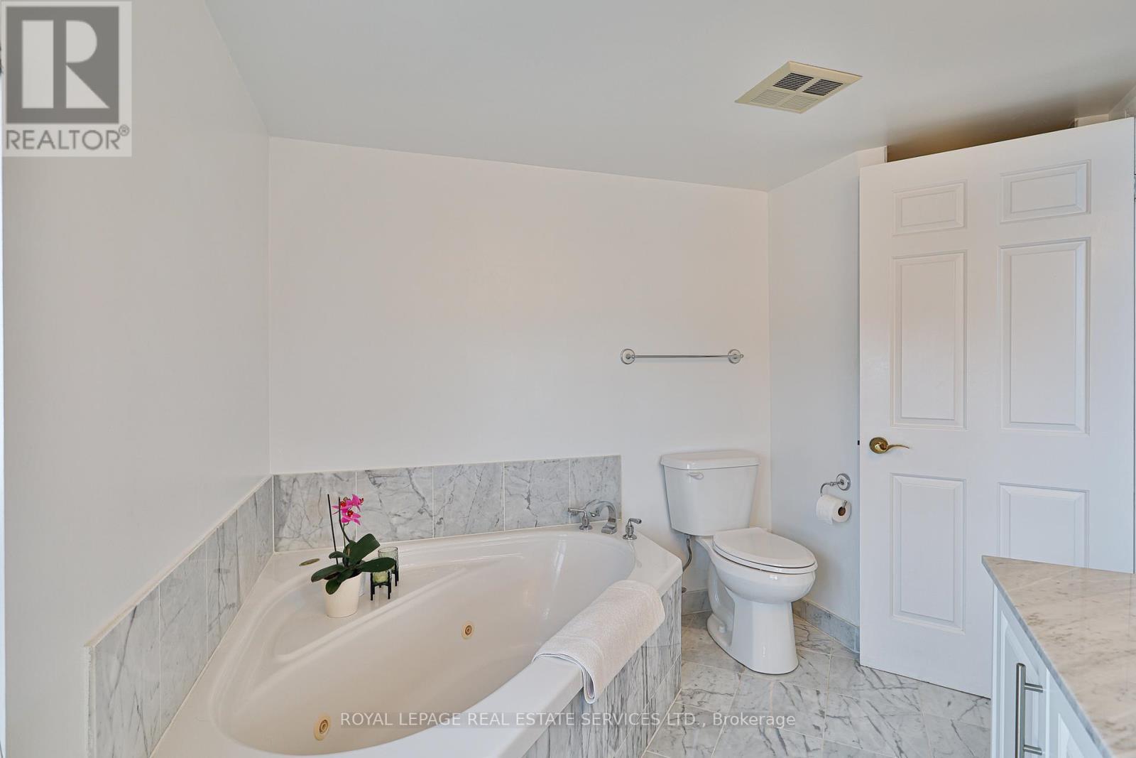 












308 - 2285 LAKE SHORE BOULEVARD W

,
Toronto,




Ontario
M8V3X9

