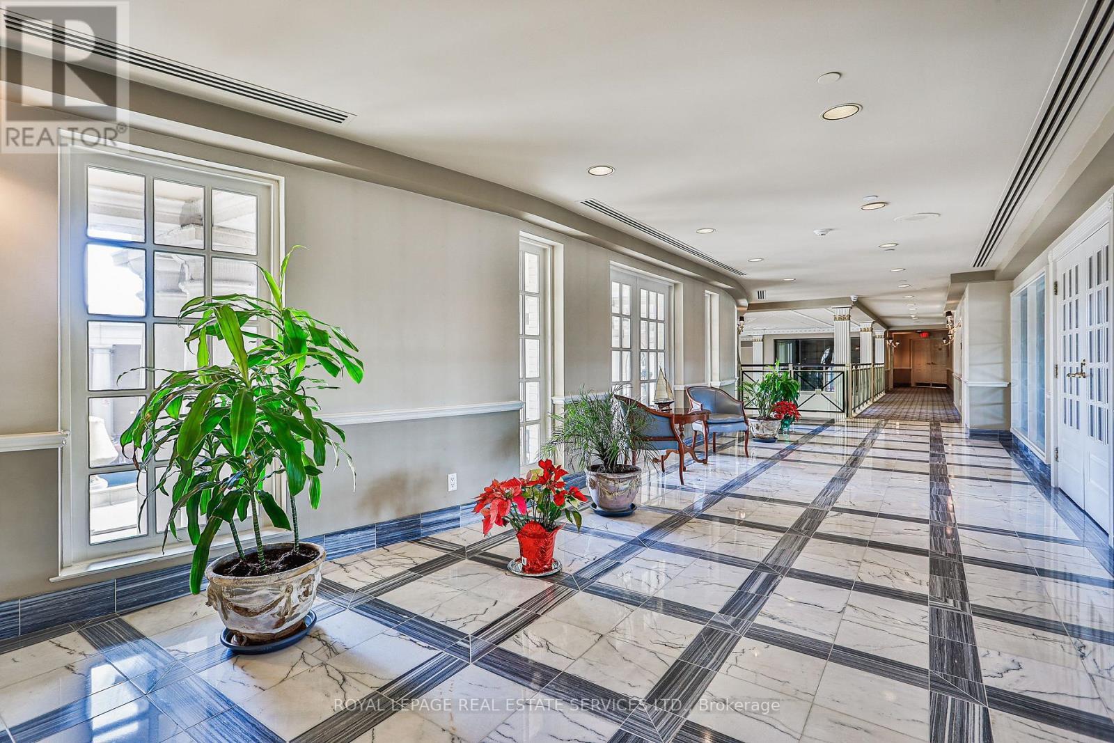 












308 - 2285 LAKE SHORE BOULEVARD W

,
Toronto,




Ontario
M8V3X9

