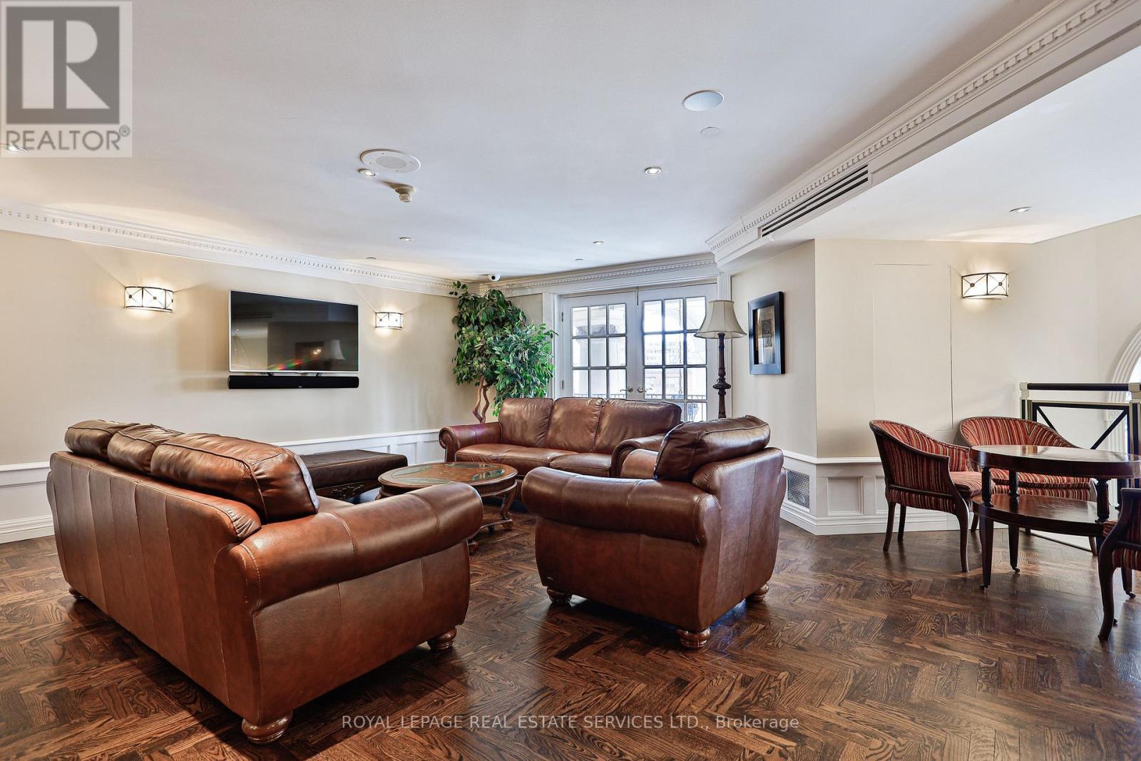 












308 - 2285 LAKE SHORE BOULEVARD W

,
Toronto,




Ontario
M8V3X9


