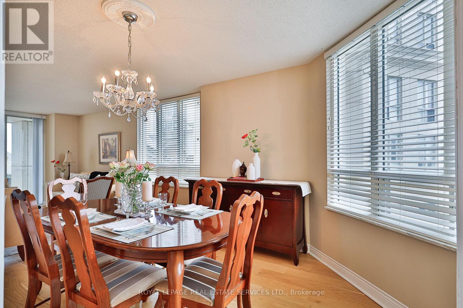 












308 - 2285 LAKE SHORE BOULEVARD W

,
Toronto,




Ontario
M8V3X9

