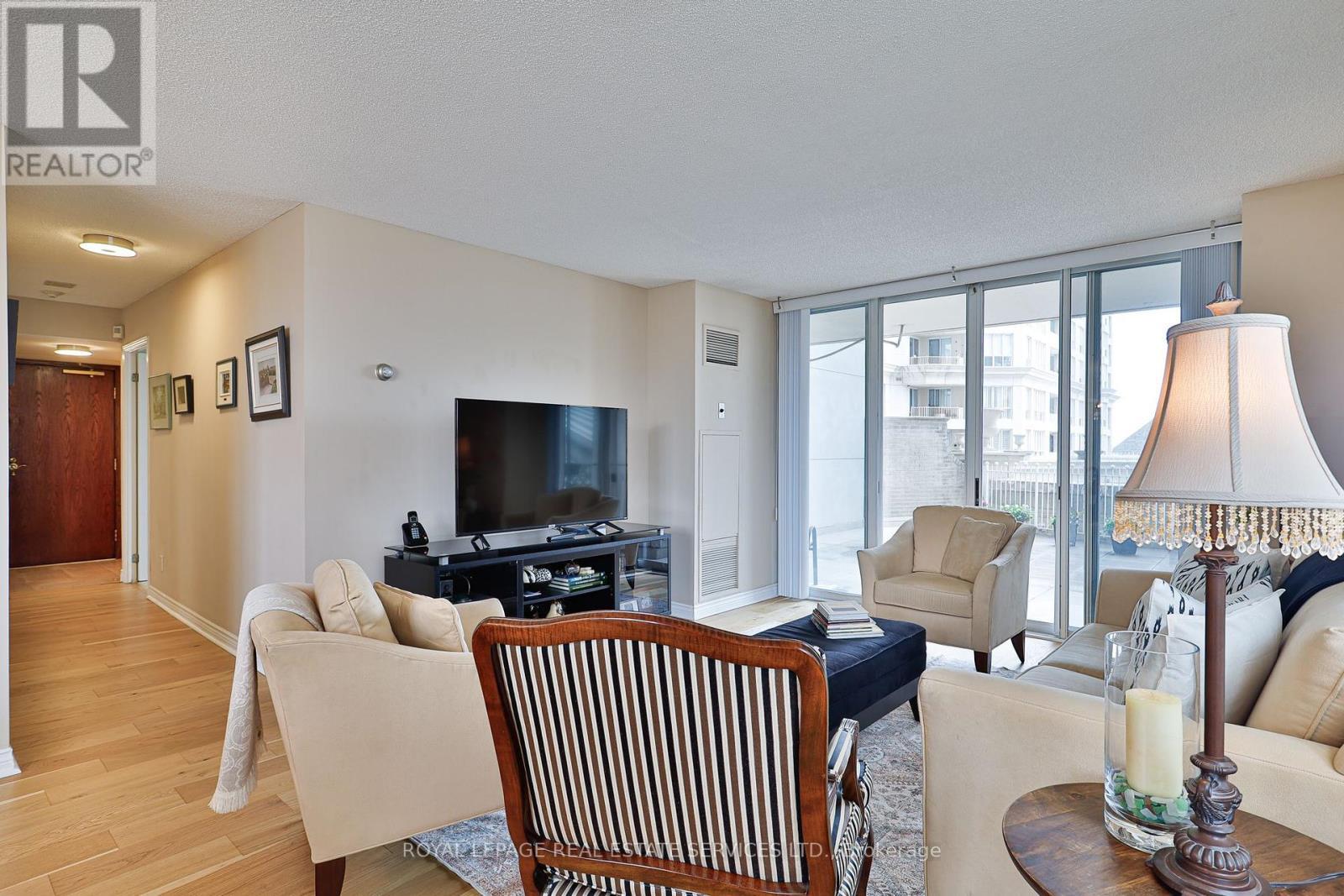 












308 - 2285 LAKE SHORE BOULEVARD W

,
Toronto,




Ontario
M8V3X9

