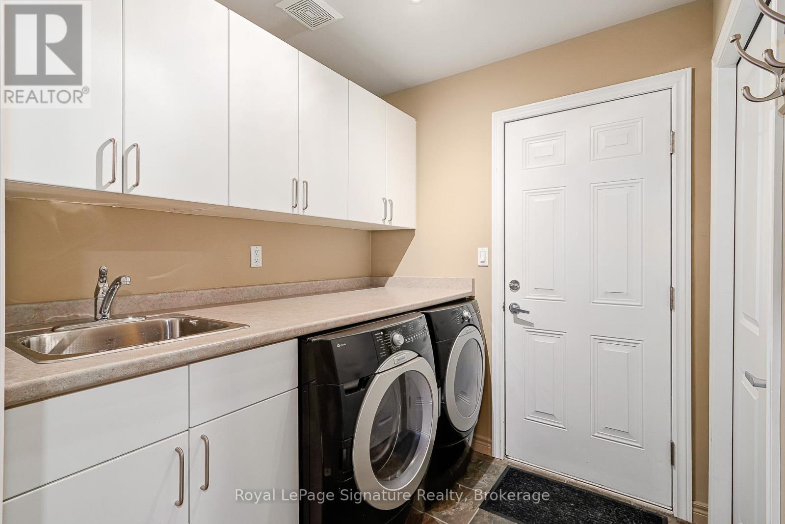 












31 BROOKE AVENUE

,
Collingwood,




Ontario
L9Y5L2

