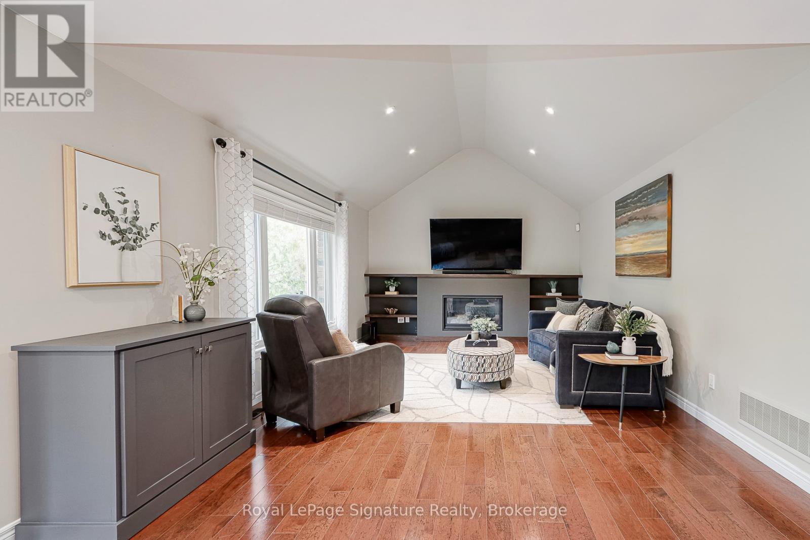 












31 BROOKE AVENUE

,
Collingwood,




Ontario
L9Y5L2

