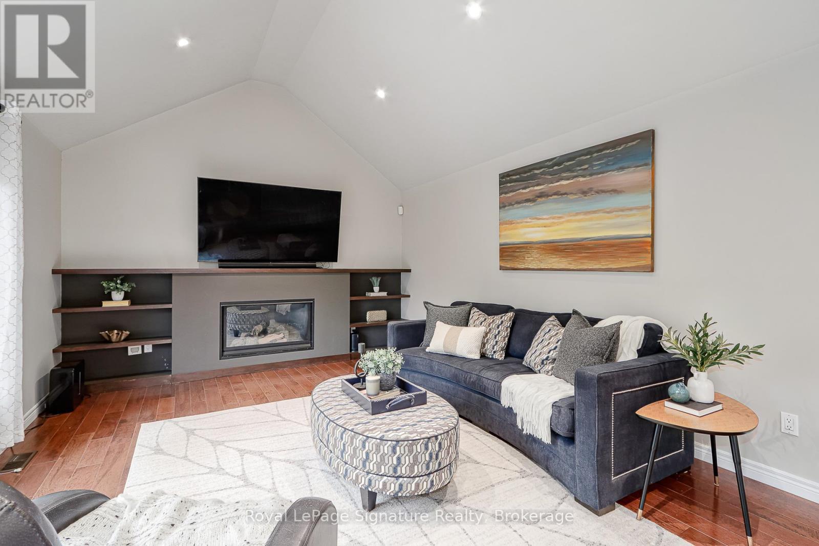 












31 BROOKE AVENUE

,
Collingwood,




Ontario
L9Y5L2

