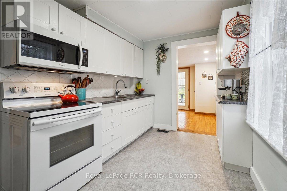 












755 7TH AVENUE E

,
Owen Sound,




Ontario
N4K2Y2

