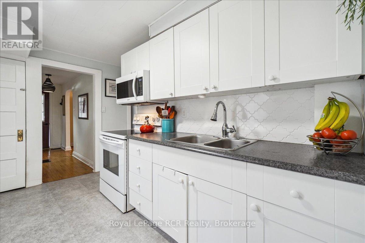 












755 7TH AVENUE E

,
Owen Sound,




Ontario
N4K2Y2

