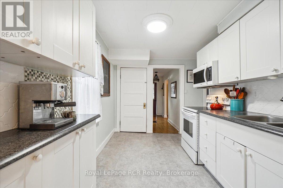 












755 7TH AVENUE E

,
Owen Sound,




Ontario
N4K2Y2

