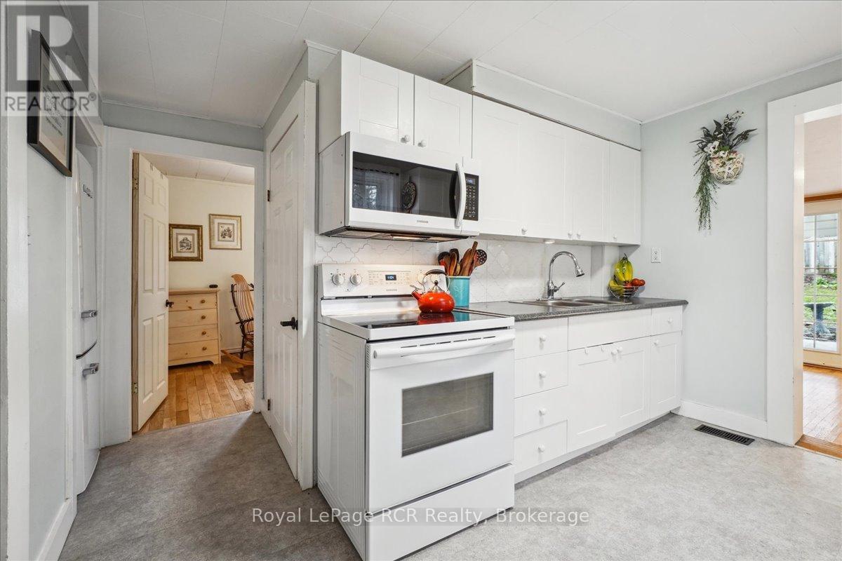 












755 7TH AVENUE E

,
Owen Sound,




Ontario
N4K2Y2

