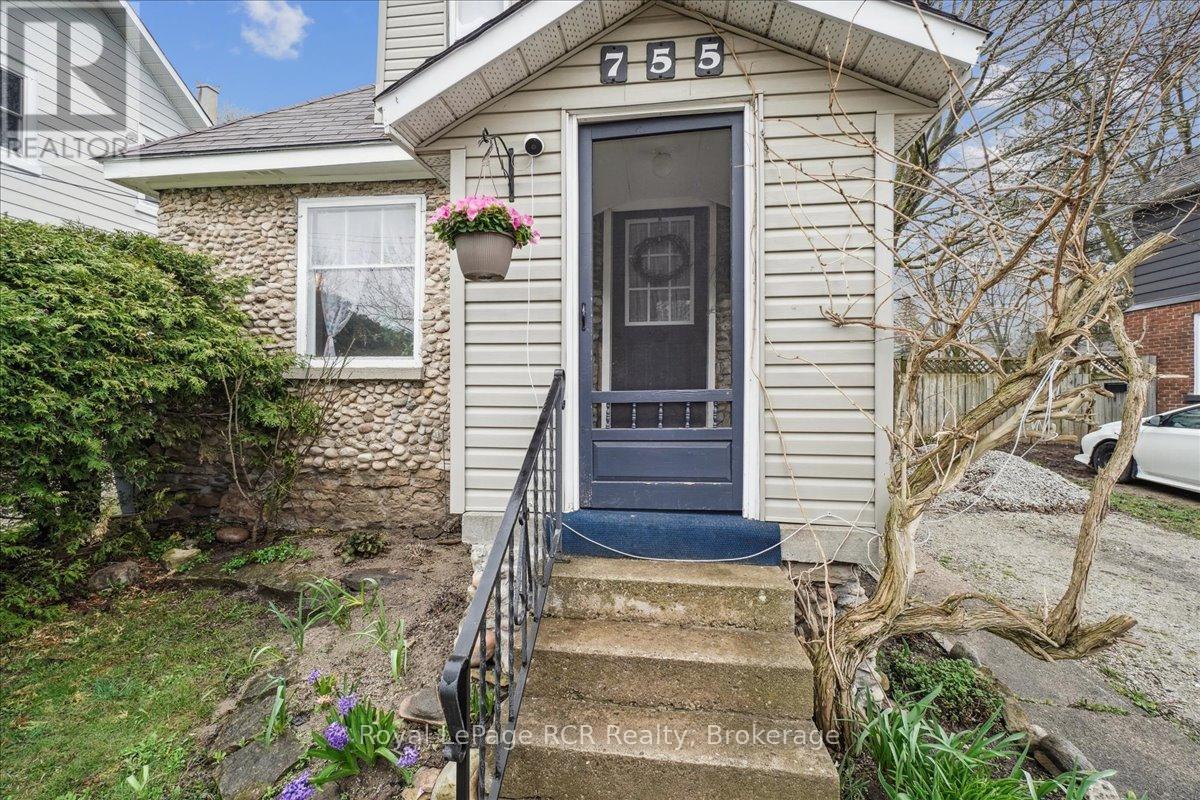 












755 7TH AVENUE E

,
Owen Sound,




Ontario
N4K2Y2

