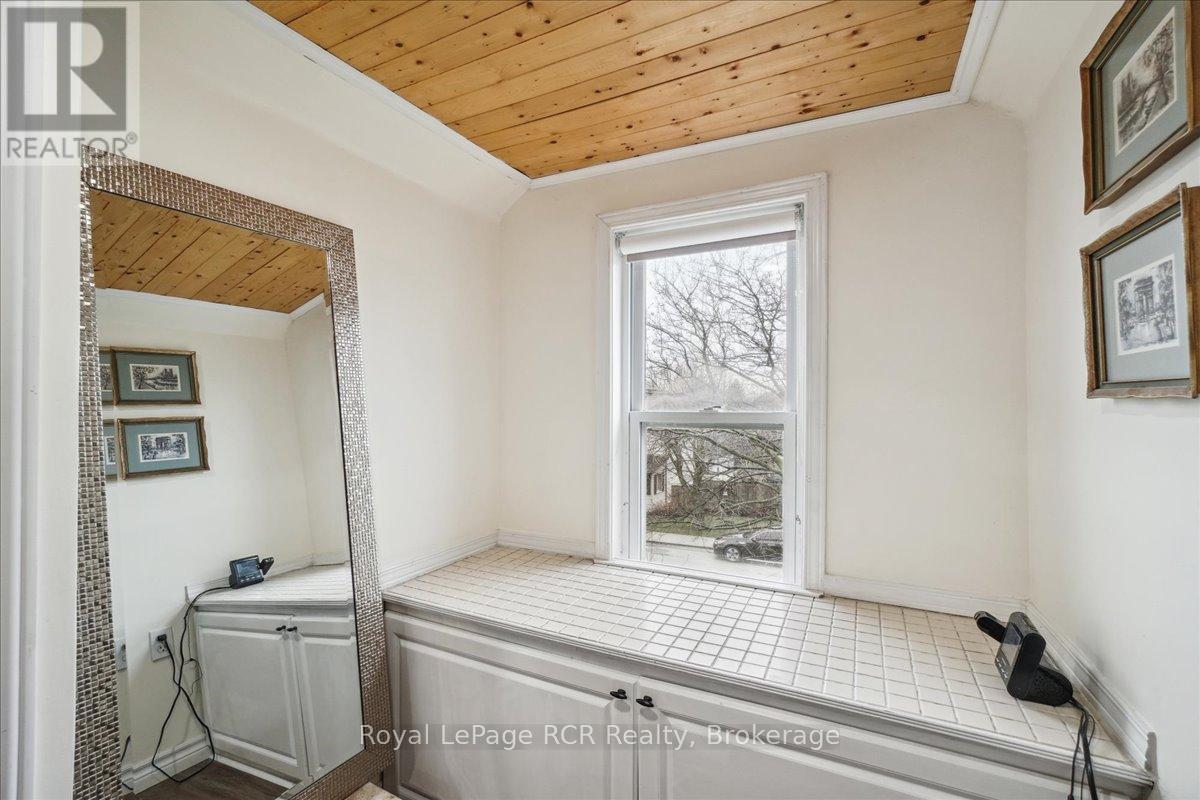 












755 7TH AVENUE E

,
Owen Sound,




Ontario
N4K2Y2

