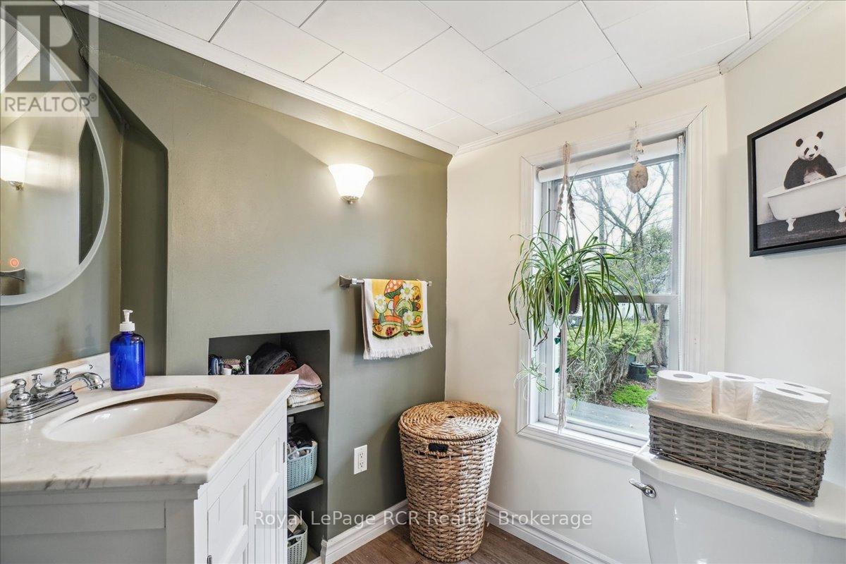 












755 7TH AVENUE E

,
Owen Sound,




Ontario
N4K2Y2

