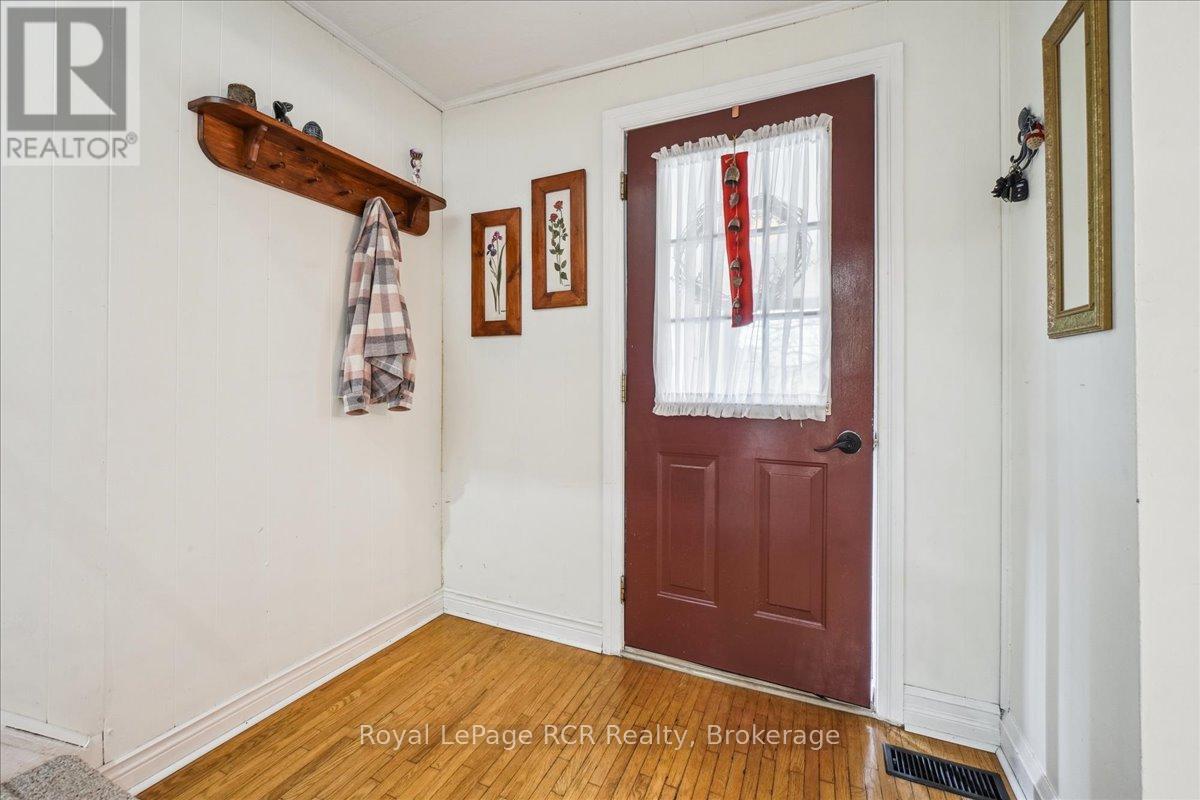 












755 7TH AVENUE E

,
Owen Sound,




Ontario
N4K2Y2

