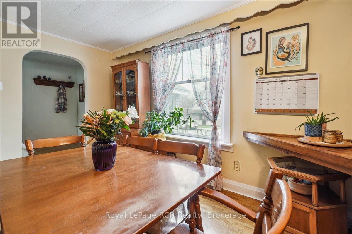 












755 7TH AVENUE E

,
Owen Sound,




Ontario
N4K2Y2

