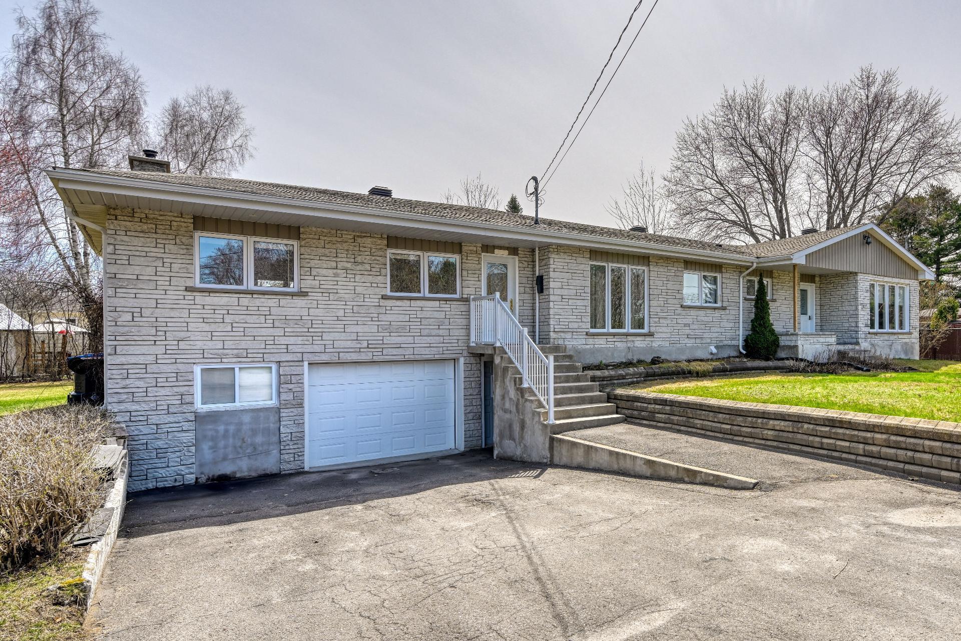 









1005

 - 1005A


Rue Nadon

,
Saint-Jérôme,




QC
J5L2B1

