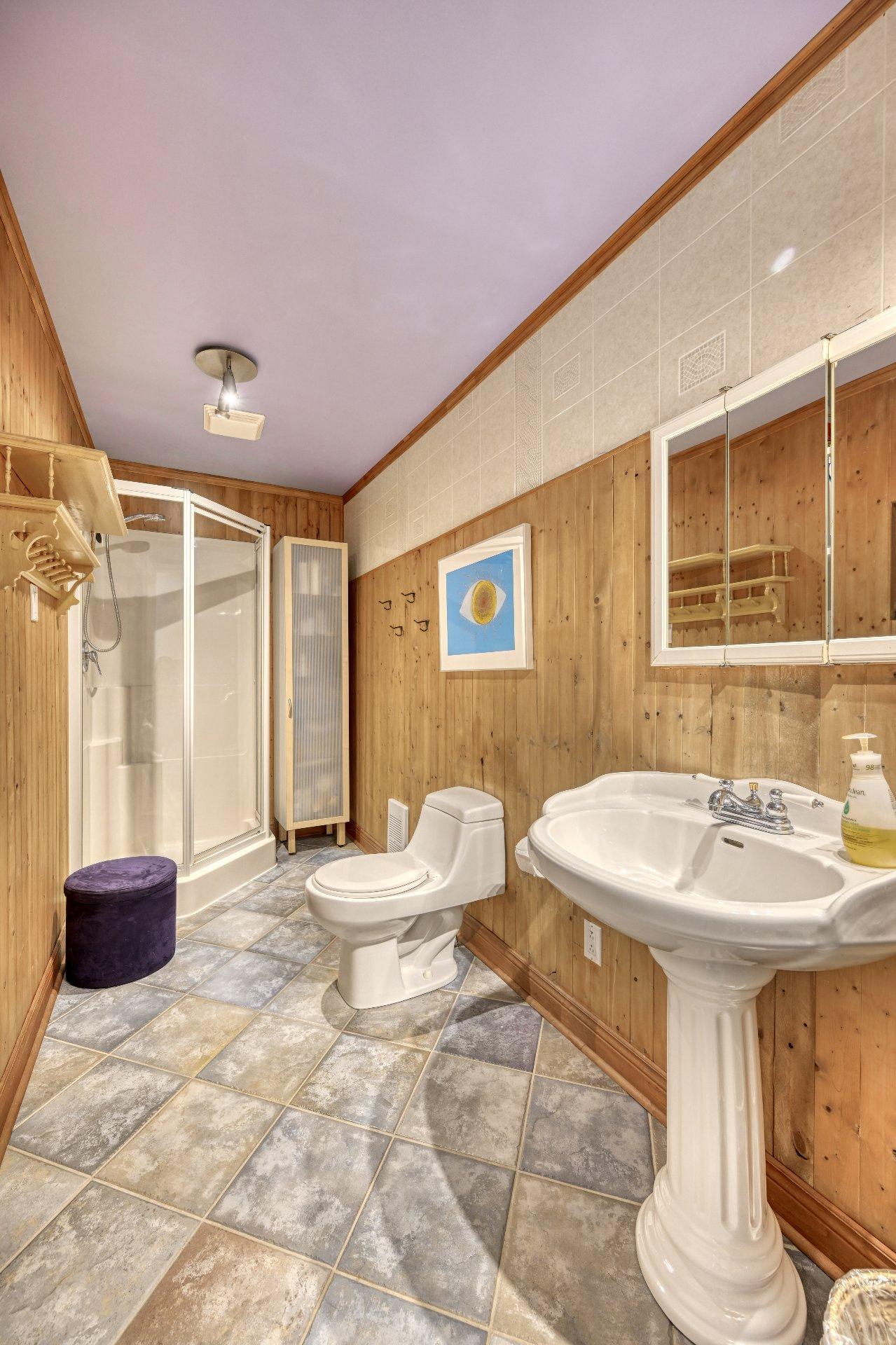 









1005

 - 1005A


Rue Nadon

,
Saint-Jérôme,




QC
J5L2B1

