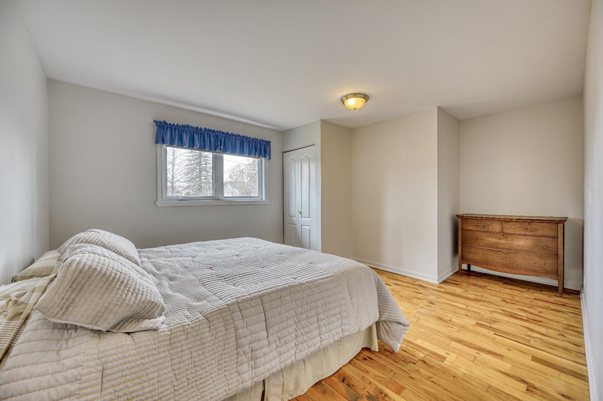 









1005

 - 1005A


Rue Nadon

,
Saint-Jérôme,




QC
J5L2B1

