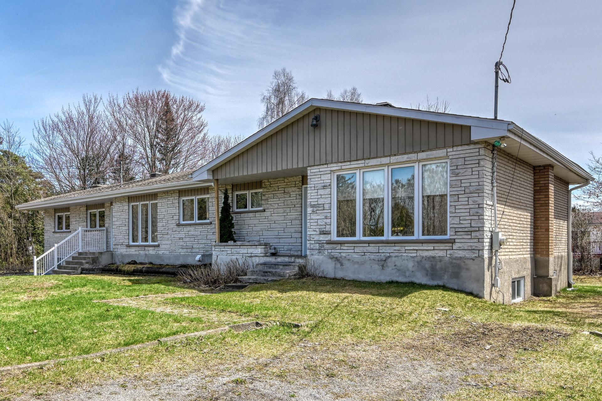 









1005

 - 1005A


Rue Nadon

,
Saint-Jérôme,




QC
J5L2B1

