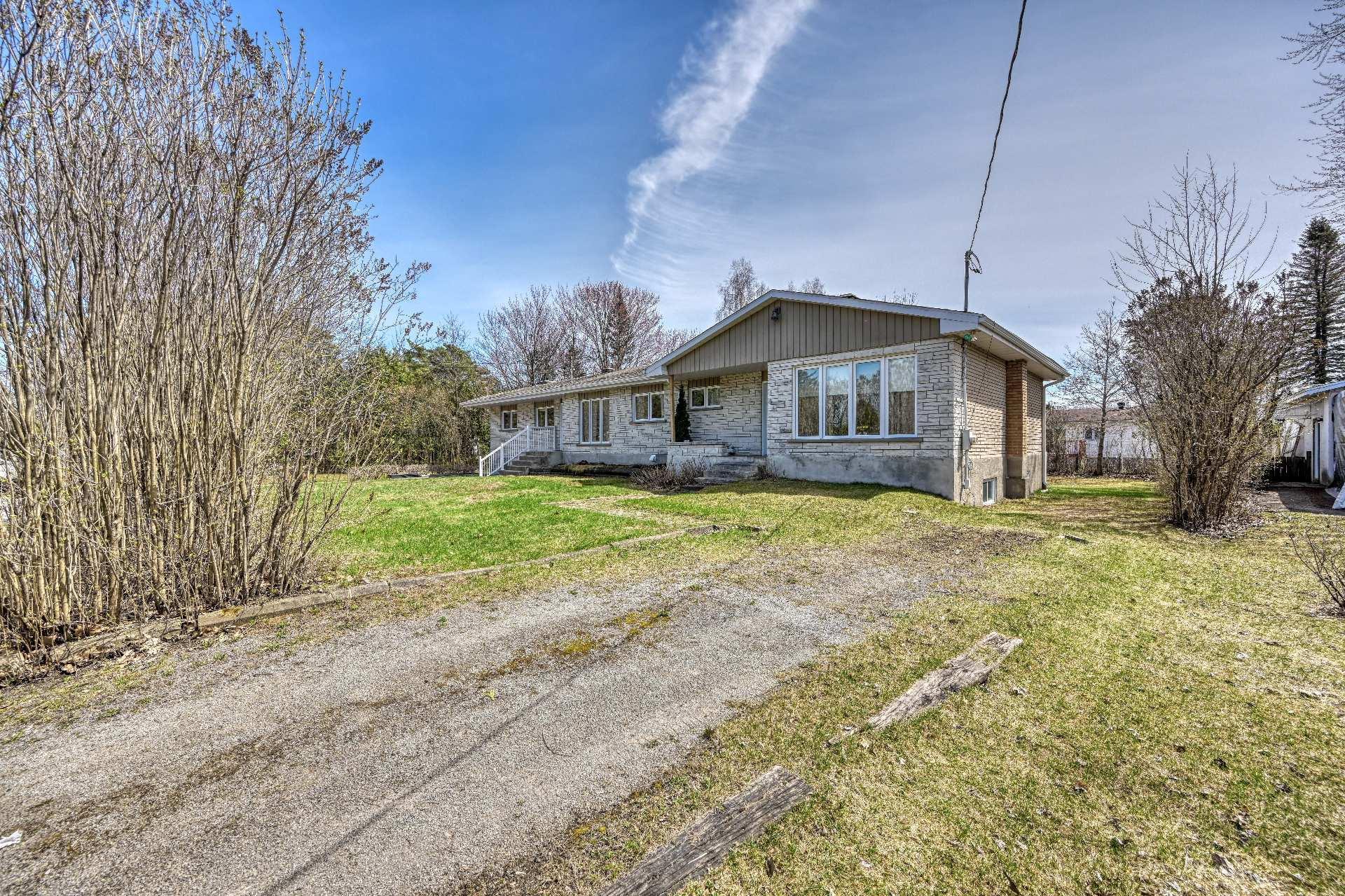 









1005

 - 1005A


Rue Nadon

,
Saint-Jérôme,




QC
J5L2B1

