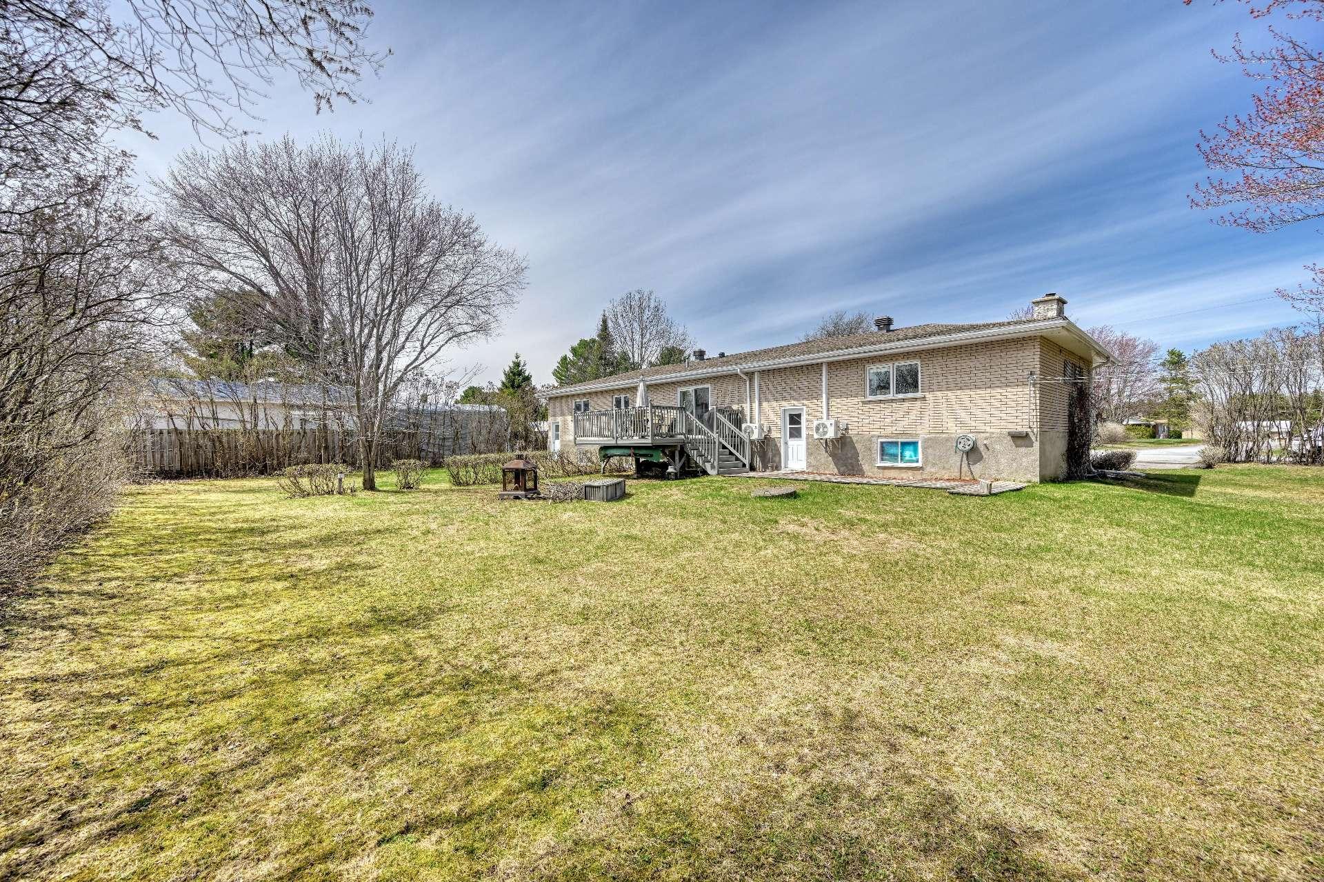









1005

 - 1005A


Rue Nadon

,
Saint-Jérôme,




QC
J5L2B1


