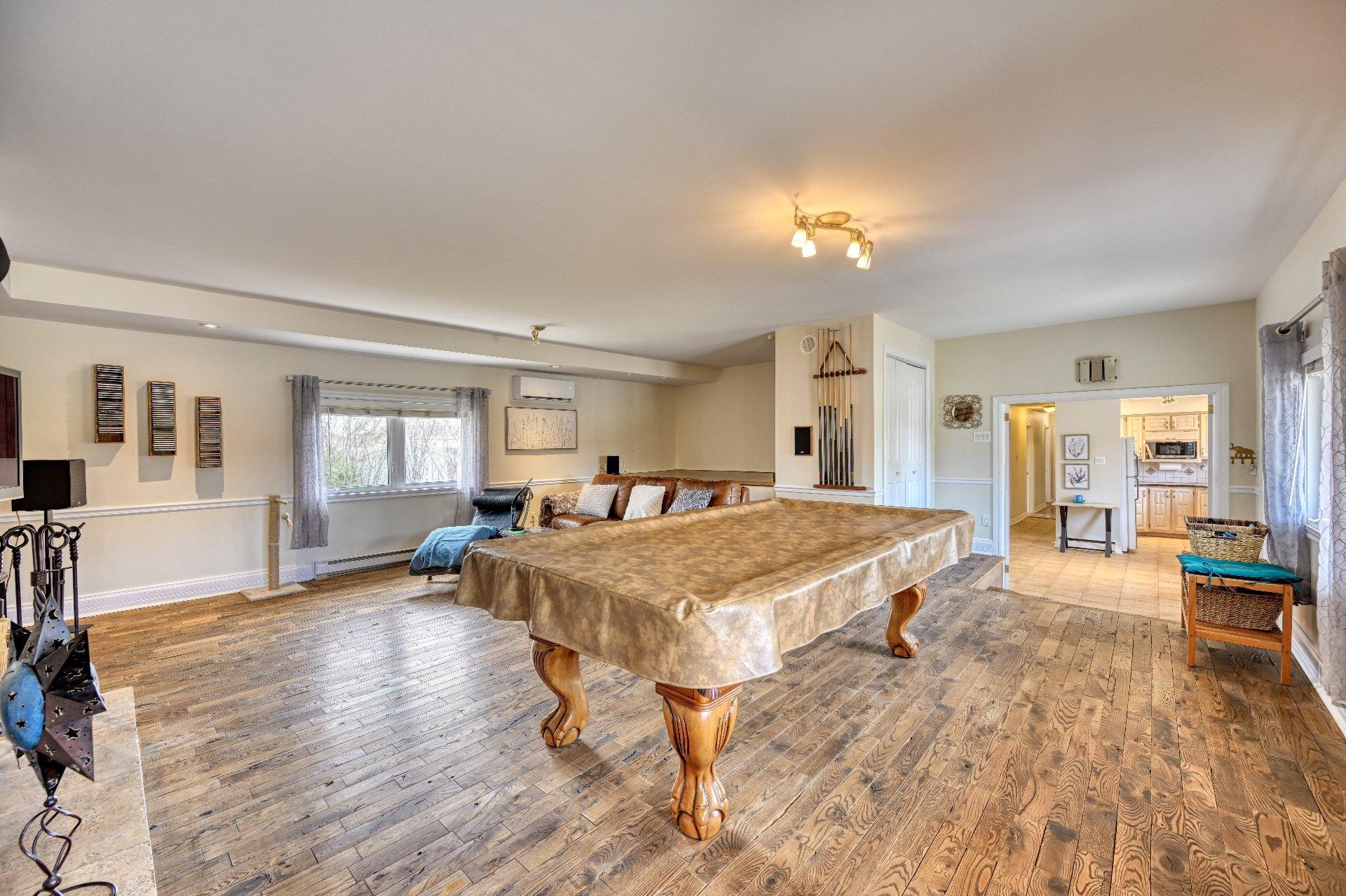 









1005

 - 1005A


Rue Nadon

,
Saint-Jérôme,




QC
J5L2B1

