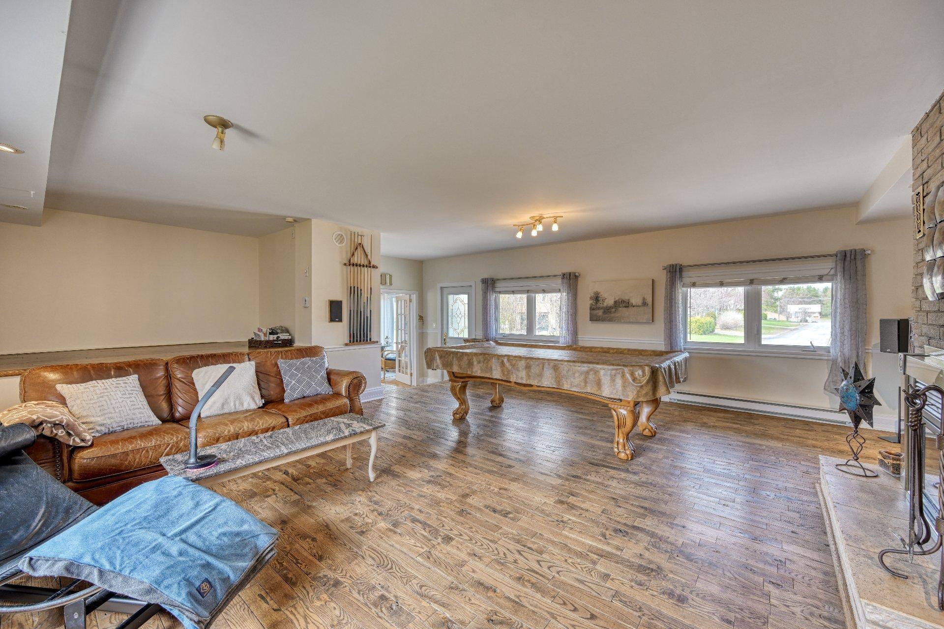 









1005

 - 1005A


Rue Nadon

,
Saint-Jérôme,




QC
J5L2B1

