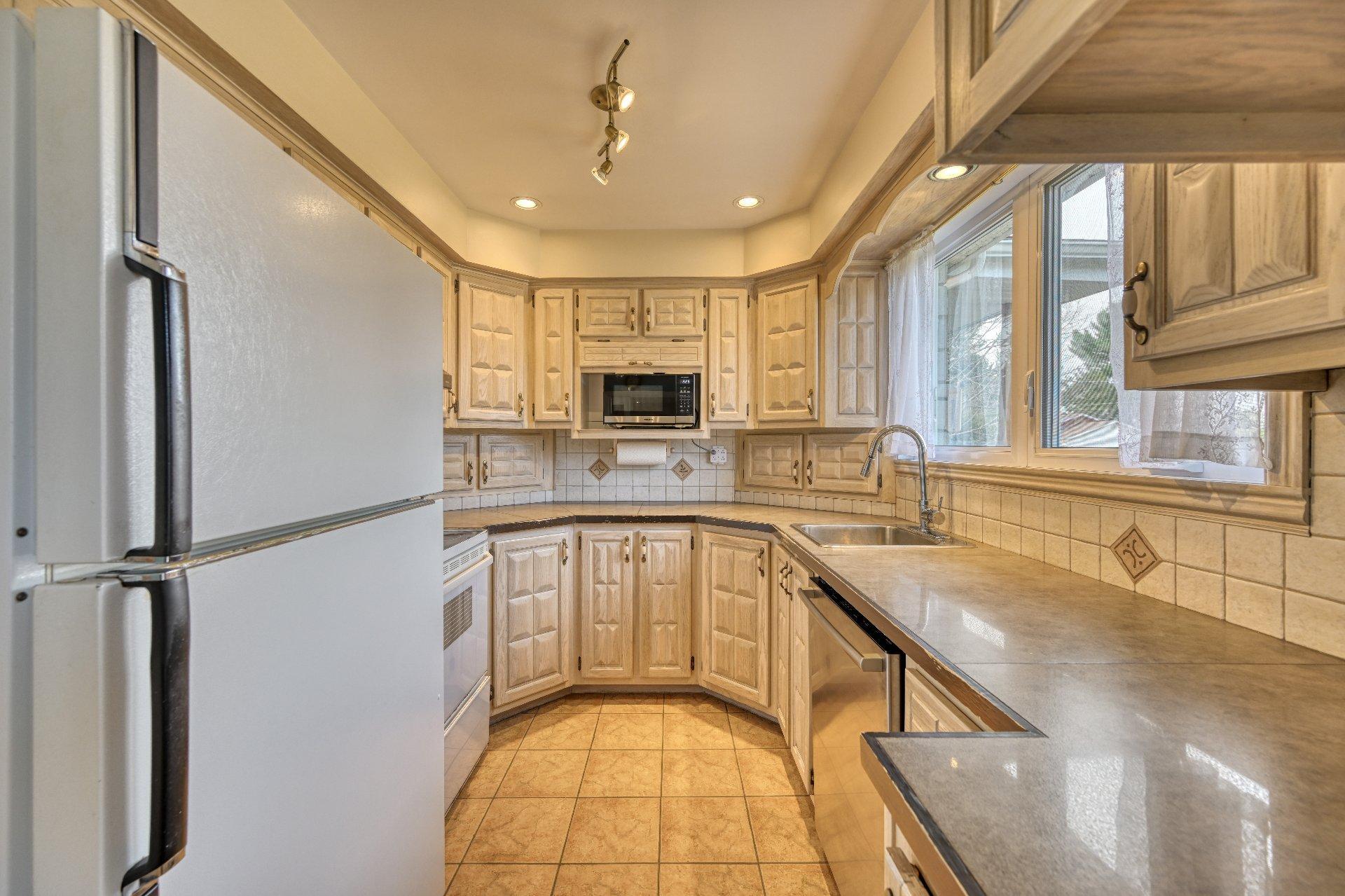 









1005

 - 1005A


Rue Nadon

,
Saint-Jérôme,




QC
J5L2B1

