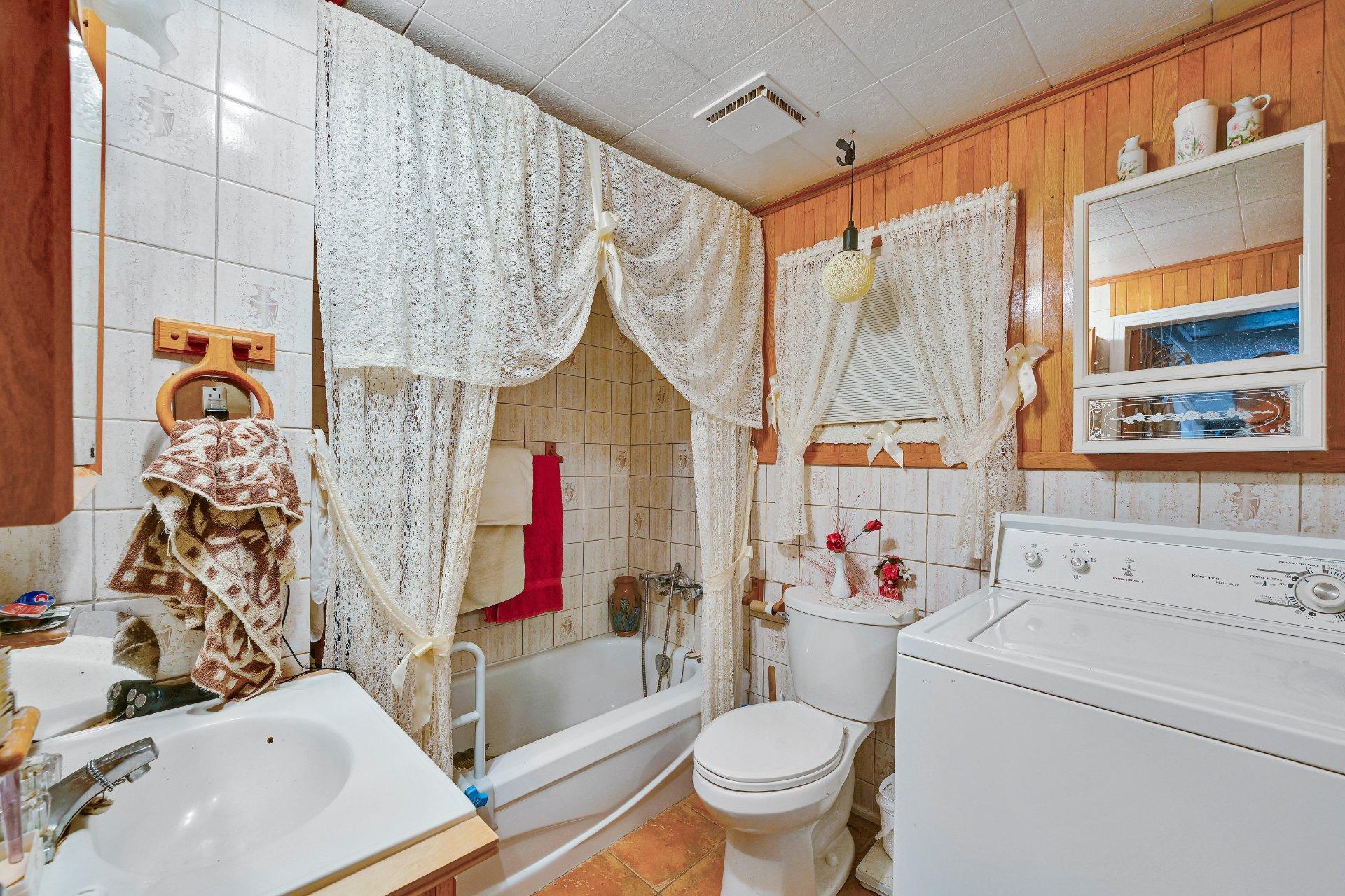 









67


Rg Kempt

,
Mont-Saint-Grégoire,




QC
J0J1K0

