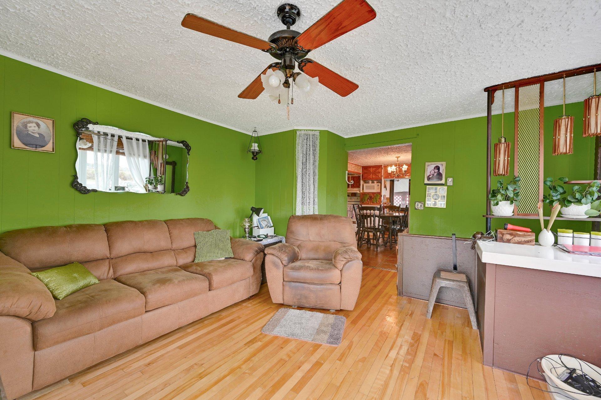 









67


Rg Kempt

,
Mont-Saint-Grégoire,




QC
J0J1K0

