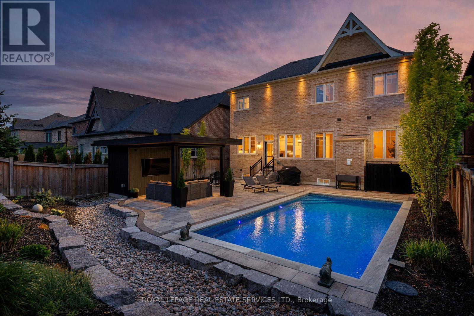












30 BRITNELL COURT

,
King,




Ontario
L7B0P2

