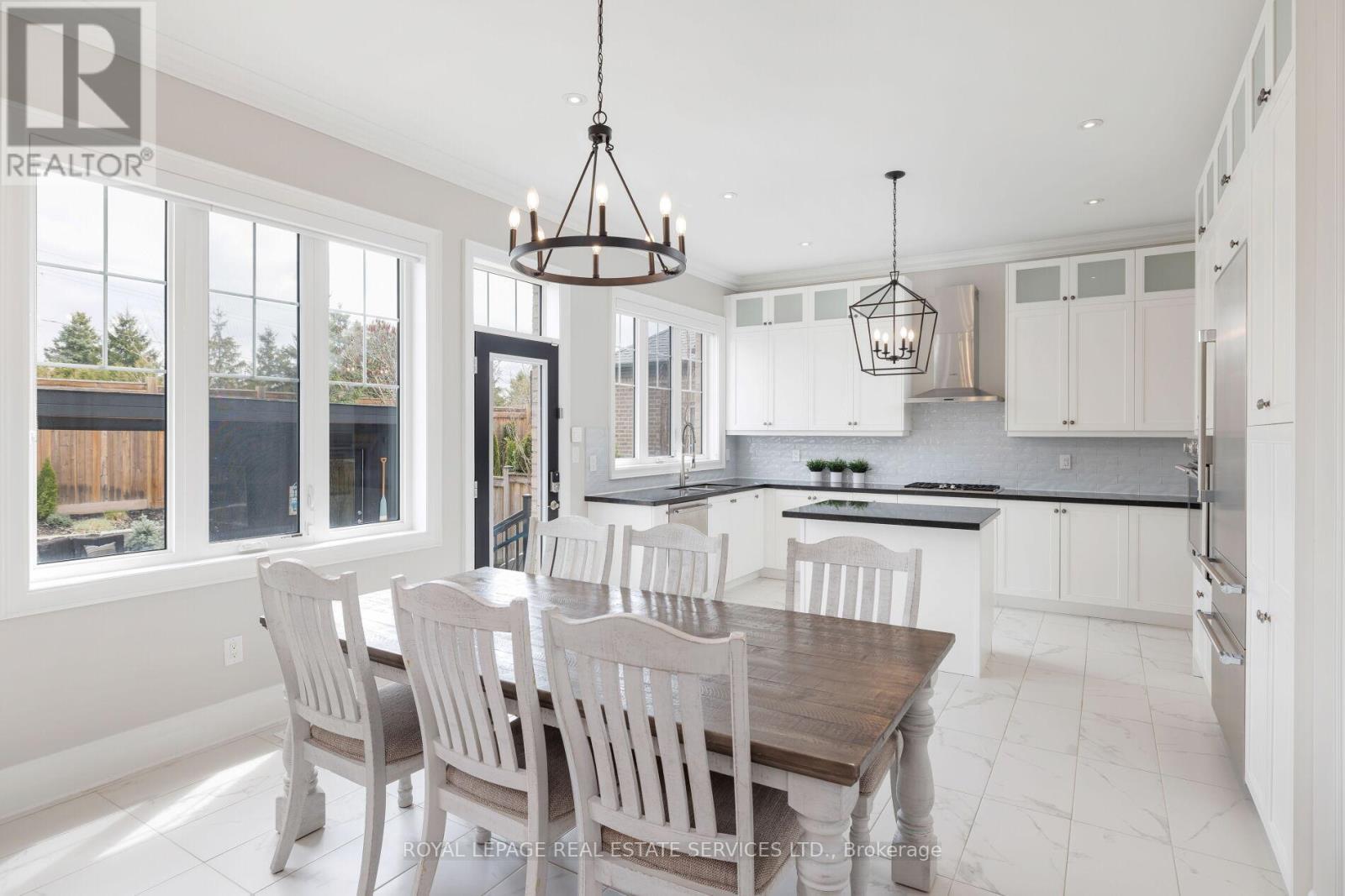 












30 BRITNELL COURT

,
King,




Ontario
L7B0P2

