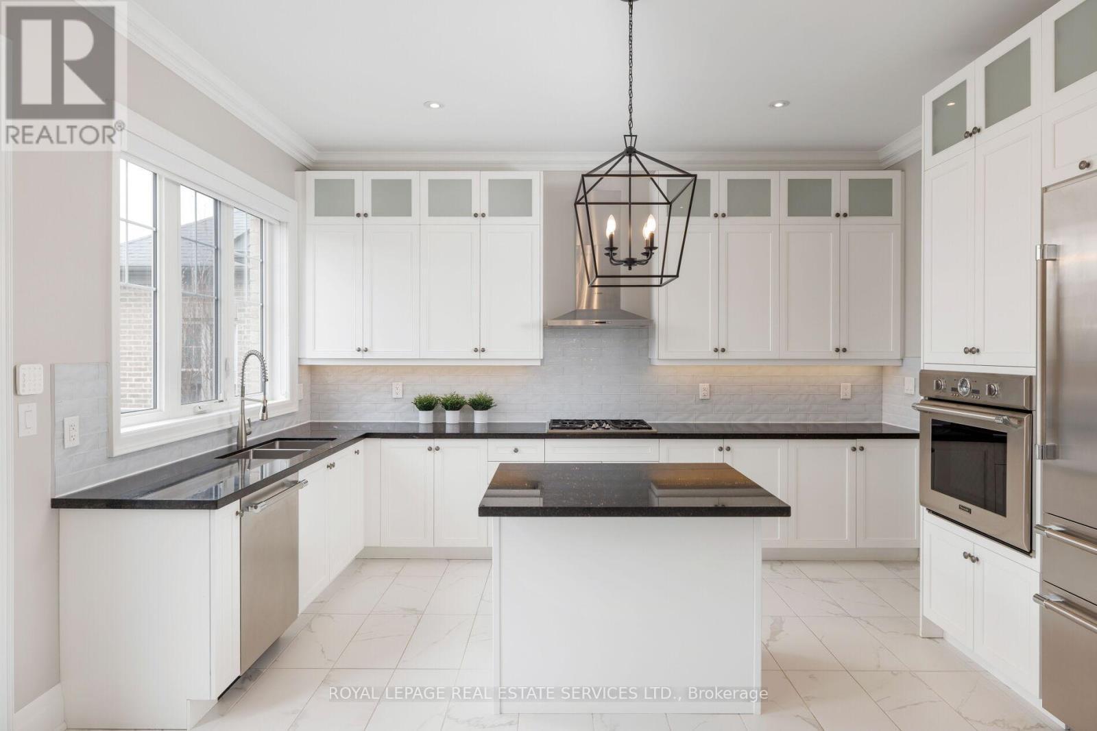 












30 BRITNELL COURT

,
King,




Ontario
L7B0P2

