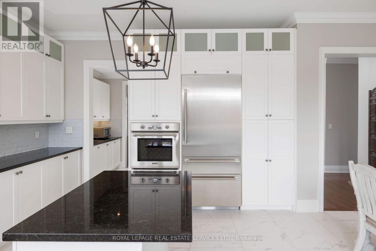 












30 BRITNELL COURT

,
King,




Ontario
L7B0P2

