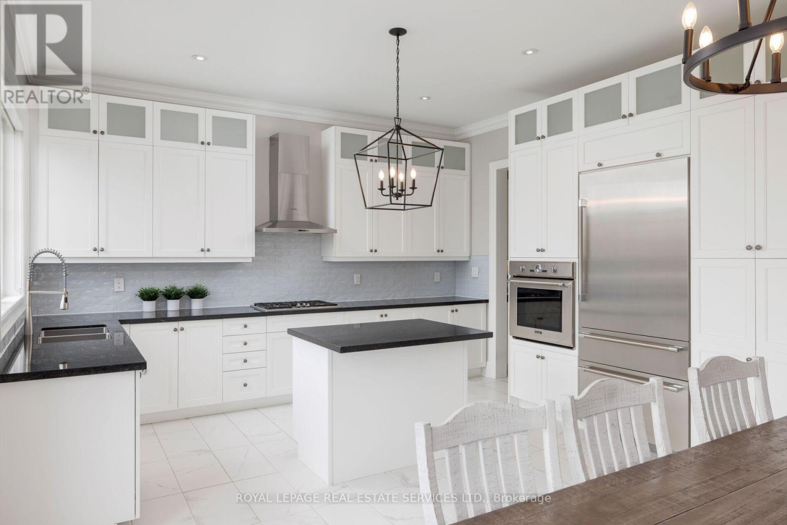 












30 BRITNELL COURT

,
King,




Ontario
L7B0P2

