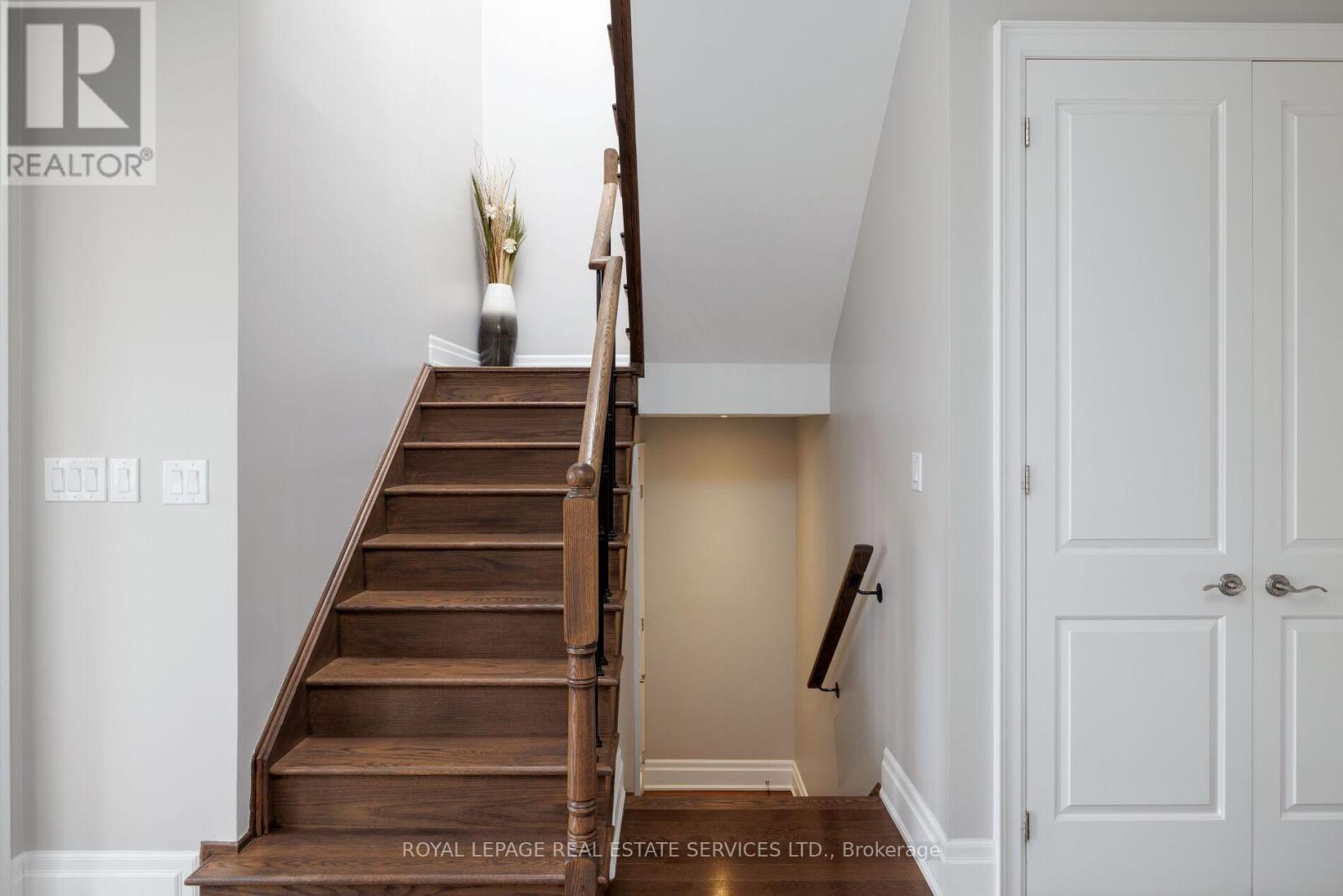 












30 BRITNELL COURT

,
King,




Ontario
L7B0P2

