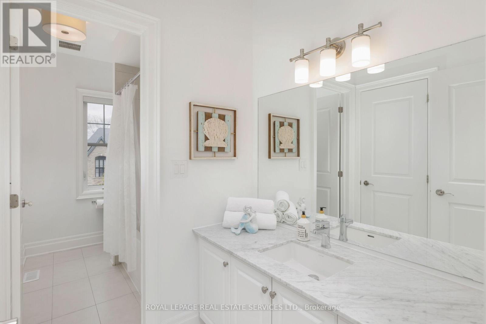 












30 BRITNELL COURT

,
King,




Ontario
L7B0P2

